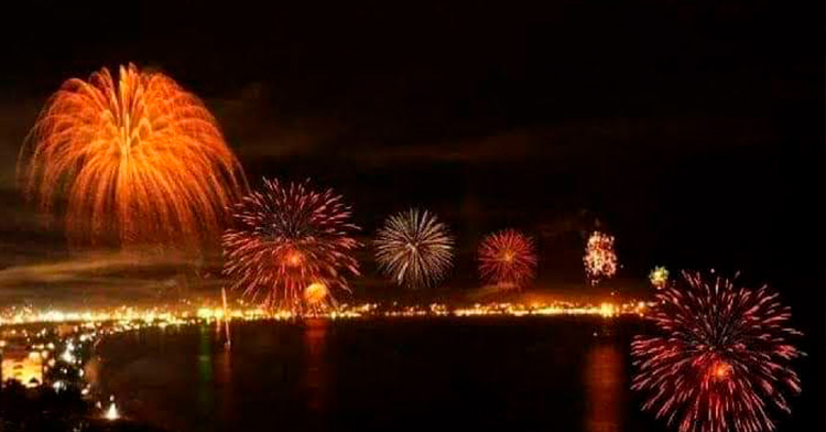 MÁS DE 120 MIL PERSONAS REÚNE MANZANILLO SE ILUMINA MÁS DE 120 MIL PERSONAS REÚNE MANZANILLO SE ILUMINA